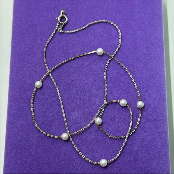 Jewelry - Elegant Gold Pearl Station Necklace